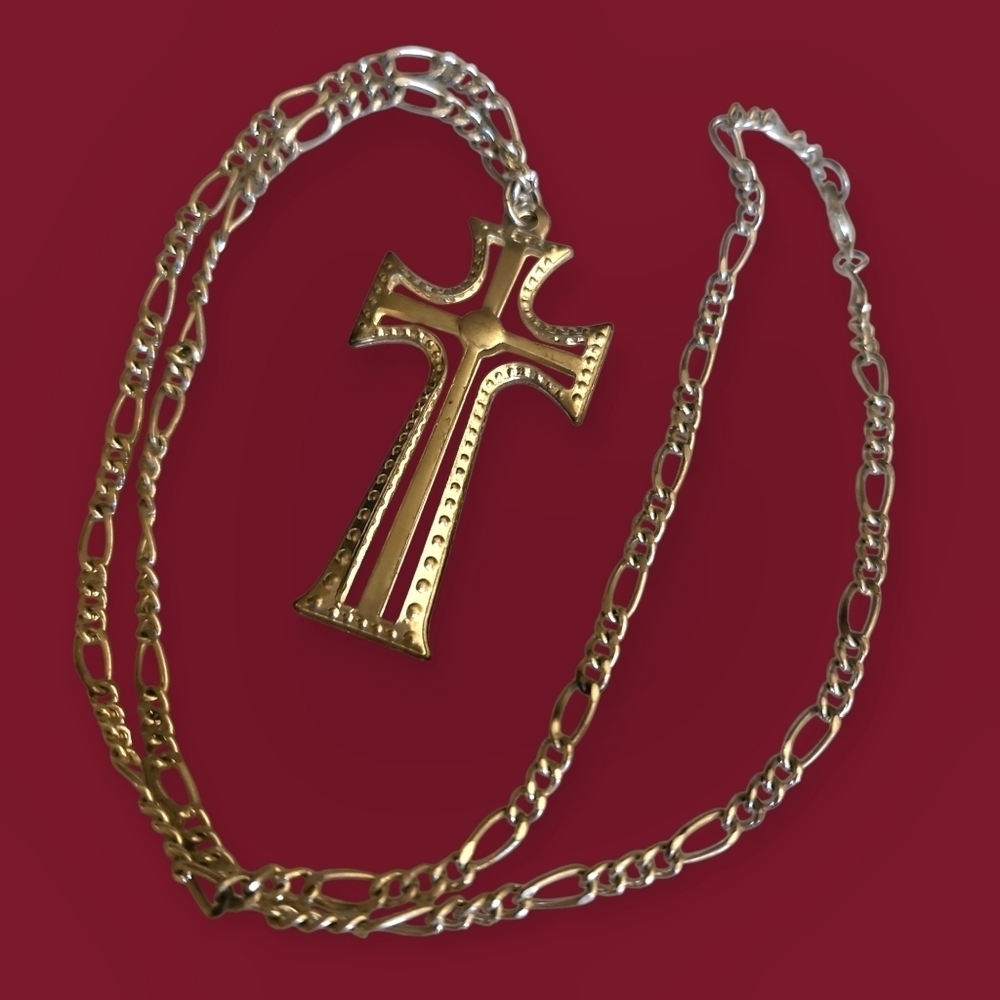 3/$30 Vintage Silvertone Cross Pendant Figaro Chain Necklace